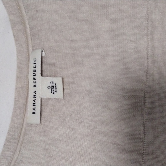 Women's Silk Banana Republic Thin Sweater Jacket Button up size Small Cream Tan - Picture 3 of 8